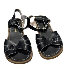 SALT WATER “CLASSIC” black leather flat sandals - size 4 youth (6 women)